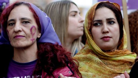 Miles de personas participan en la concentración feminista convocada en Gijón con motivo del Día Internacional de la Mujer