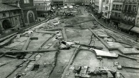 La sorprendente imagen de la excavación de la Praza de Santo Domingo