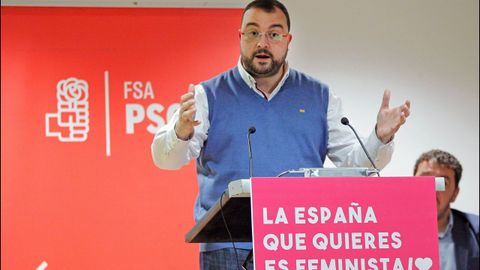 El secretario general de la FSA-PSOE, Adrin Barbn