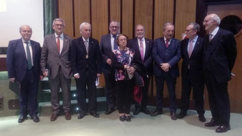 César Nombela, Santiago García Granda, Manuel Álvarez-Uría, Simón Guardado, Carmen Lavandera-Lavandera, Julio Bobes, Wenceslao López, Francisco del Busto y Juan Méjica, en el homenaje a Severo Ochoa