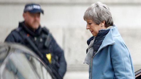 Theresa May acortó su visita a Bruselas para poner en marcha su nuevo intento de aprobar el acuerdo en el Parlamento