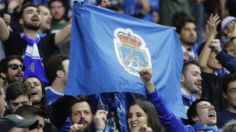 Aficionados del Real Oviedo en El Molinn