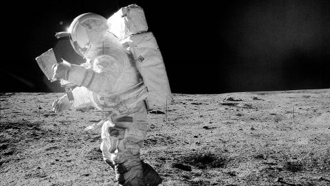 El astronauta Edgar Mitchell, en la imagen, fue el sexto hombre que pisó la Luna. El primero que lo hizo fue Neil Armstrong, el 21 de julio de 1969