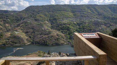Una vista de la orilla ourensana desde el mirador de Os Chelos