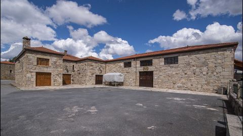 Exterior de la bodega Rectoral de Amandi