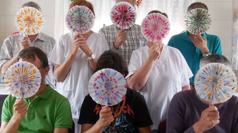Abanicos realizados por los pacientes de psiquiatría del CHOP