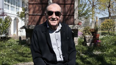 José Carlos Mella, en su casa familiar en O Foxo, A Estrada.