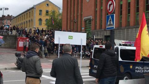 Enfrentamiento de alumnos de la Universidad de Oviedo y de simpatizantes de Vox en el campus de El Milán