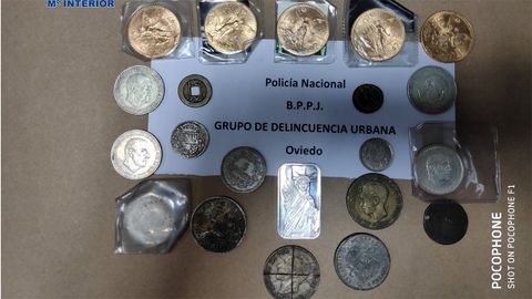 Algunas de las monedas recuperadas por la Polica Nacional