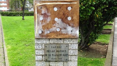 Estado del monumento con la placa desaparecida