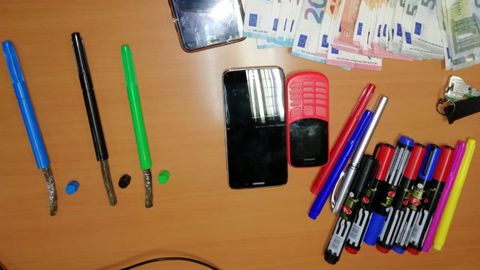 Bolgrafos y rotuladores utilizados para  ocultar droga por un detenido en Gijn