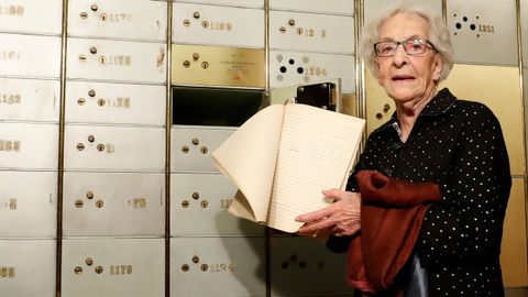 Ida Vitale depositó en la Caja de las Letras del Instituto Cervantes un manuscrito de 1950 de José Bergamín