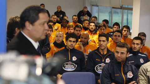 Un día después de ser elegido, Tino Fernández se reunía con la plantilla del Deportivo. Era 22 de enero del 2014.