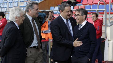 El despido de Fernando Vázquez, con el que el Deportivo ascendión en el 2014, fue una de las primeras grandes controversias en su mandato