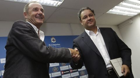 Víctor Fernández fue su primera apuesta personal para el banquillo blanquazul. Acabaría cesado.