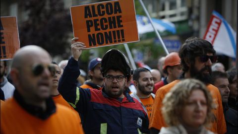 Los trabajadores de Alcoa en A Coruña reunieron a centenares de personas en su manifestación del viernes por la ciudad