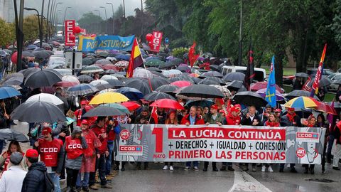 Cientos de personas participan en la manifestación del 1 de mayo convocada en Mieres en una imagen de archivo