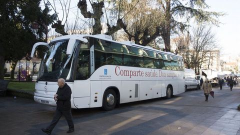 Autobús para la donación de sangre en Carballo