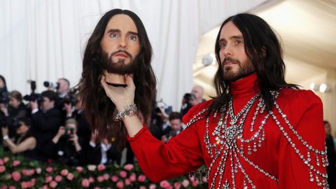 Jared Leto posó con una recreación de su cabeza