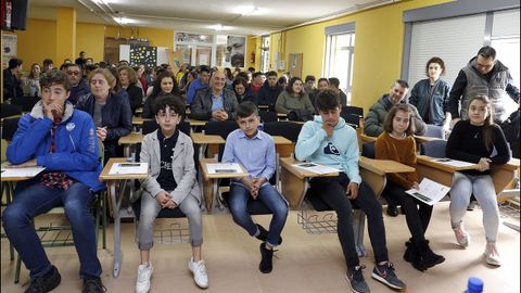 ENTREGA DE LAS BECAS JUAN LAMPON EN EL IES DE A POBRA, CON LA CHARLA DE LA NADADORA MARIA VILAS