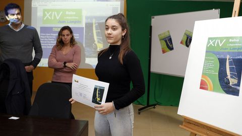ENTREGA DE LAS BECAS JUAN LAMPON EN EL IES DE A POBRA, CON LA CHARLA DE LA NADADORA MARIA VILAS
