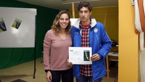 ENTREGA DE LAS BECAS JUAN LAMPON EN EL IES DE A POBRA, CON LA CHARLA DE LA NADADORA MARIA VILAS
