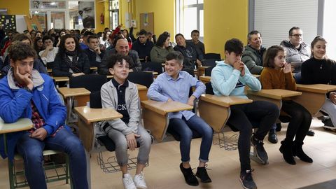 ENTREGA DE LAS BECAS JUAN LAMPON EN EL IES DE A POBRA, CON LA CHARLA DE LA NADADORA MARIA VILAS