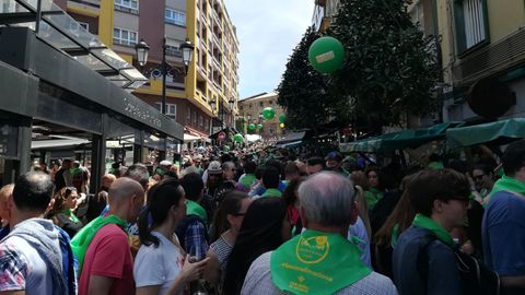El bulevar de la sidra quedó pequeño ante la gran cantidad de asistentes a la preba de Gascona