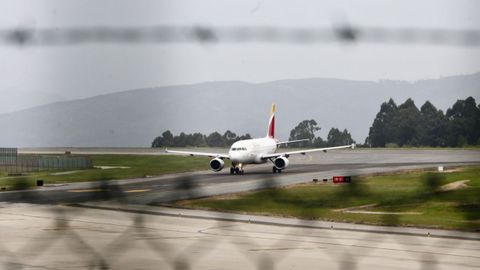 El aeropuerto de Peinador fue el único que bajó ligeramente en número de pasajeros