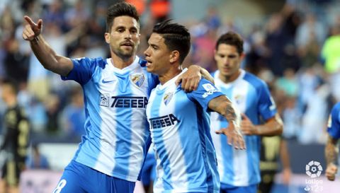 Adrián González y Renato Santos celebran un gol del Málaga ante el Oviedo