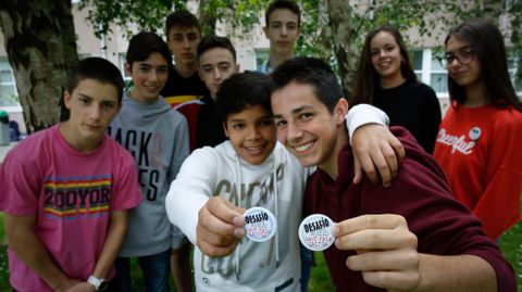 Estes son os rapaces do equipo de normalización lingüística do instituto María Casares, os que prepararon o Desafío48H