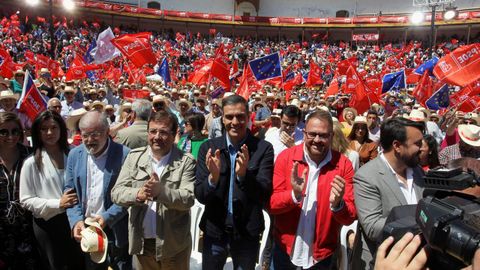 El presidente del Gobierno en funciones, Pedro Sánchez, ayer, en un acto de campaña en la plaza de toros de Mérida