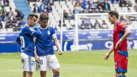 Saul Berjon Tejera David Rodriguez Real Oviedo Numancia Carlos Tartiere.Sal Berjn y Sergio Tejera se disponen a sacar una falta ante David Rodrguez