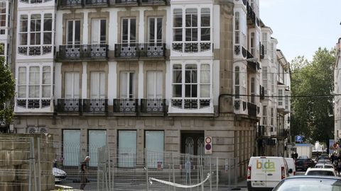Caixabank inaugurará una nueva sucursal en el edificio del antiguo Ideal Room, situado en la confluencia de la calle Real con La Tierra