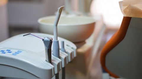 INSTRUMENTAL USADO EN UNA CLÍNICA DENTAL