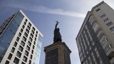 Gijon.Los años del desarrollismo cambiaron la fachada de Gijón. Los edificios ganaron altura y rompieron la armonía de la urbe