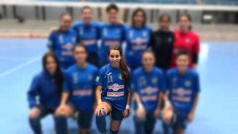 Sofía Pérez, en medio de la fila inferior con el dorsal 11, en una imagen con el Cidade de Pontevedra de fútbol sala