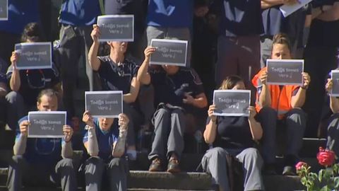 Protesta de los trabajadores de Iveco en señal de repulsa por lo que le sucedió a su compañera