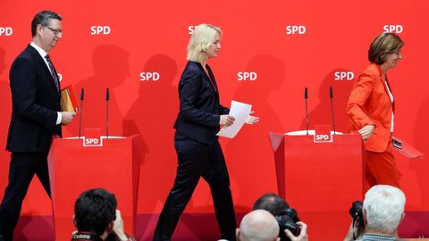 El partido ha optado por un tro para asumir las riendas de manera interina: Thorsten Schfer-Gmbel, Manuela Schwesig y Malu Dreyer