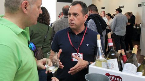 Túnel del vino en Fevino con Óscar Lorenzo