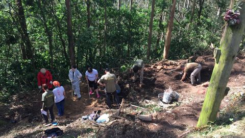 Imágenes de la exhumación de Ángel Fernández en la fosa de La Canalona