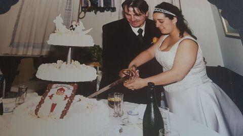 Amada y Emilio, boda en el Museo do Celta en Balaídos en el 2000