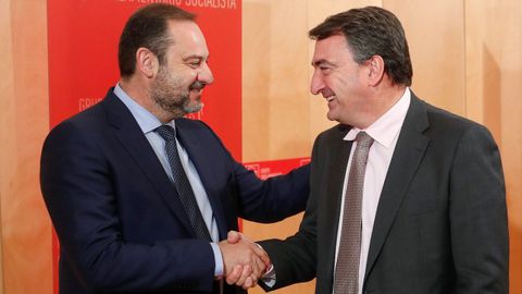 Jos Luis balos, secretario de organizacin del PSOE, se ha reunido este mircoles con el portavoz del PNV, Aitor Esteban