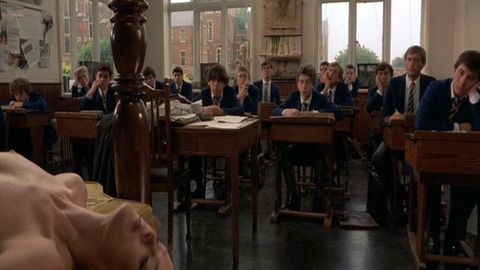 Un fotograma del gag de Educación sexual de «El sentido de la vida» de Monty Python.