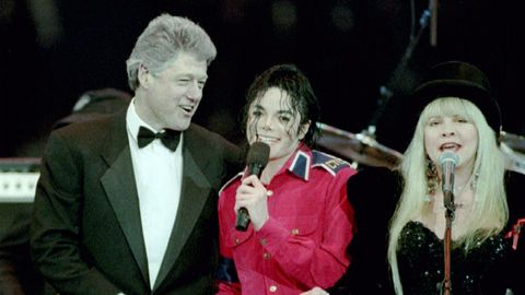Jackson, entre Bill Clinton y Stevie Nicks, en una actuacin en 1993