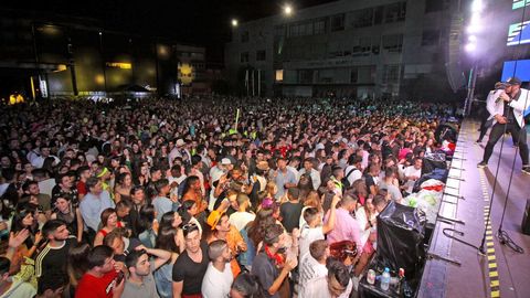 LUNES DE LAS FIESTAS DE BOIRO CON LA ORQUESTA EL COMBO DOMINICANO EN LA PLAZA DE GALICIA