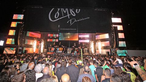 LUNES DE LAS FIESTAS DE BOIRO CON LA ORQUESTA EL COMBO DOMINICANO EN LA PLAZA DE GALICIA