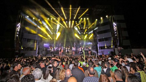 LUNES DE LAS FIESTAS DE BOIRO CON LA ORQUESTA EL COMBO DOMINICANO EN LA PLAZA DE GALICIA