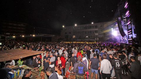 LUNES DE LAS FIESTAS DE BOIRO CON LA ORQUESTA EL COMBO DOMINICANO EN LA PLAZA DE GALICIA
