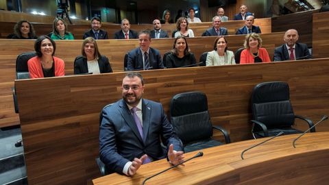 Adrin Barbn en el Parlamento de Asturias durante la sesin en la que fue elegido presidente